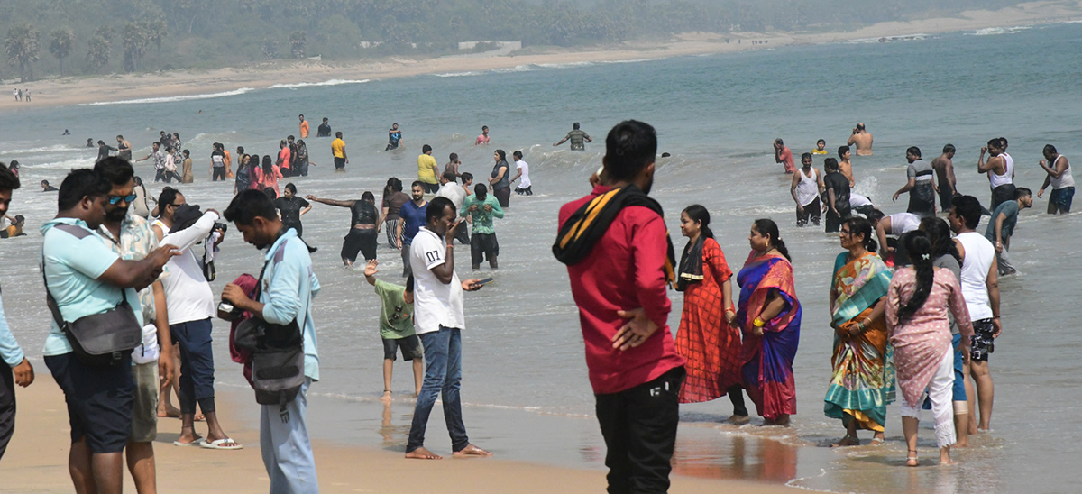 Sunday Visakhapatnam Beach Photos4