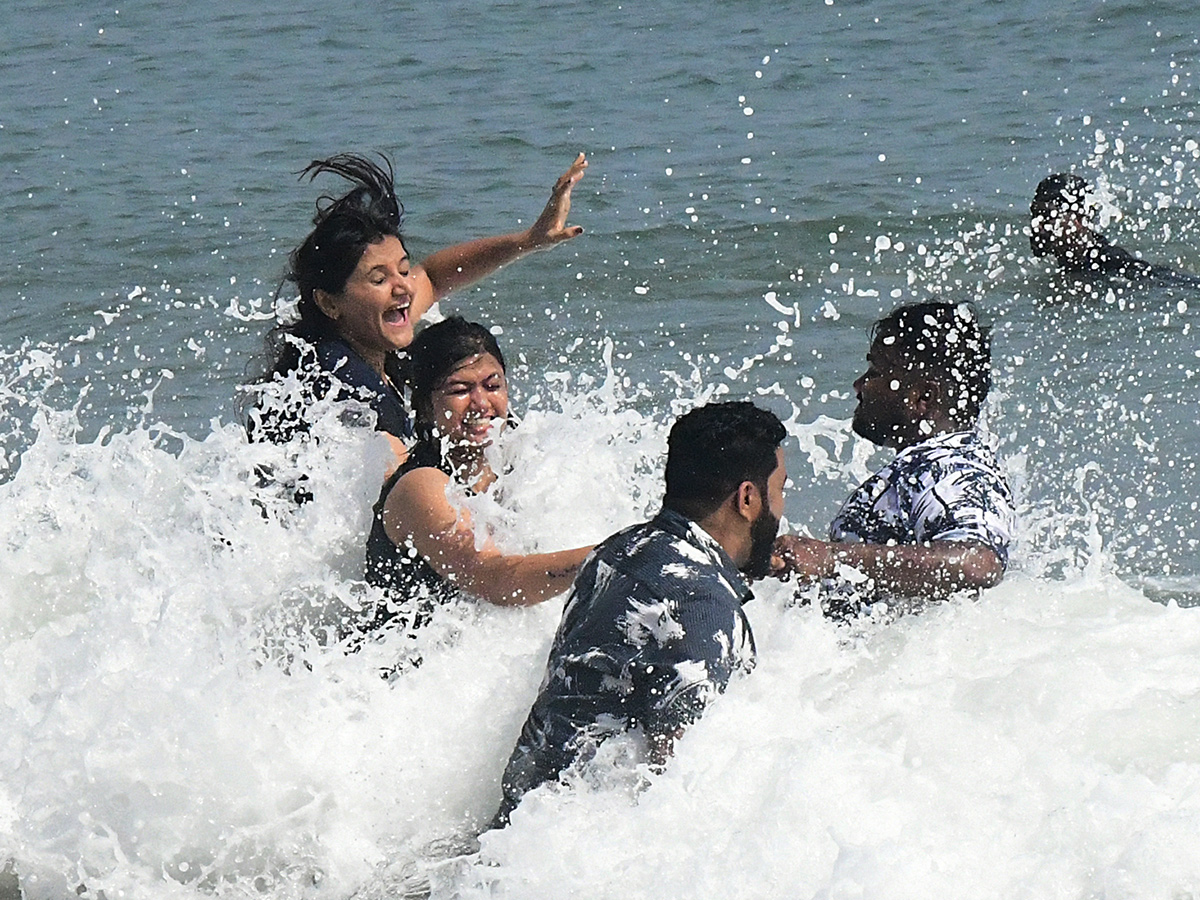 Sunday Visakhapatnam Beach Photos5