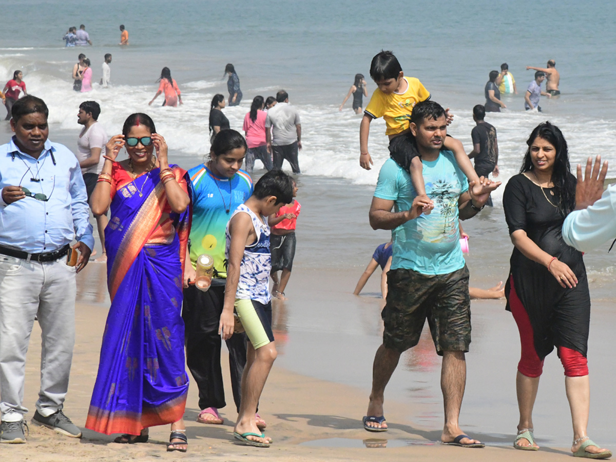 Sunday Visakhapatnam Beach Photos6