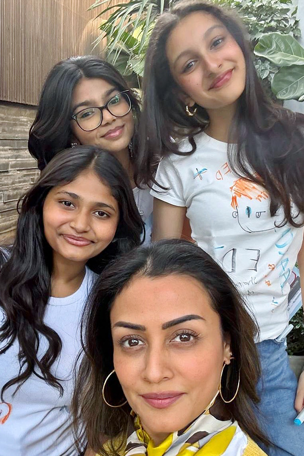 Namrata and Sitara Enjoy a Magical Evening at Ed Sheeran Concert Photos9