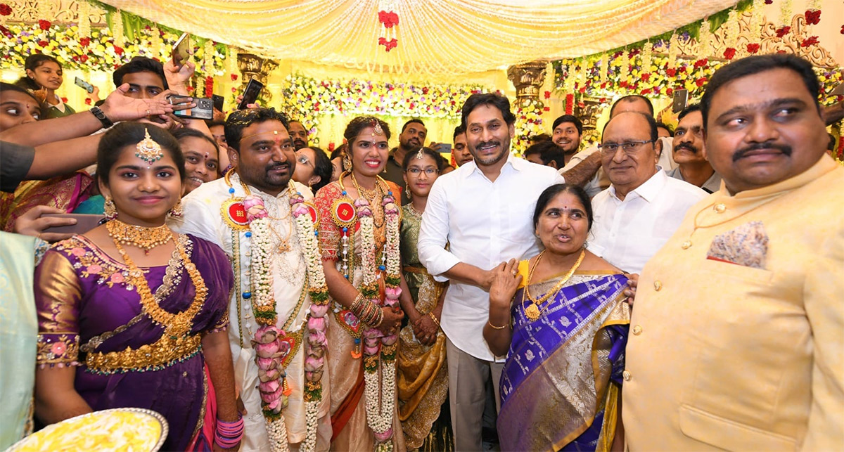 YS Jagan Attends Konda Suryapratap Reddy Wedding17