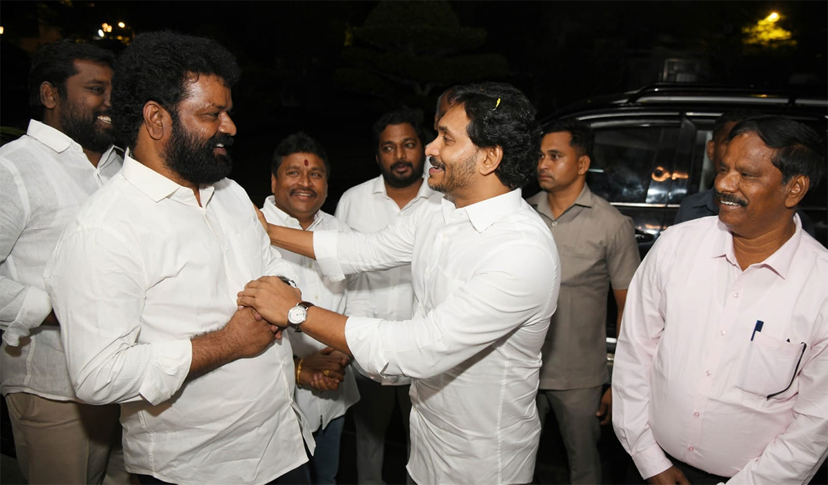 YS Jagan Attends Konda Suryapratap Reddy Wedding20