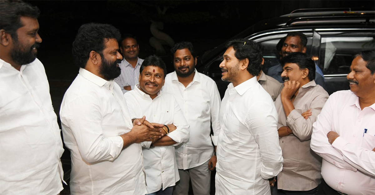 YS Jagan Attends Konda Suryapratap Reddy Wedding21