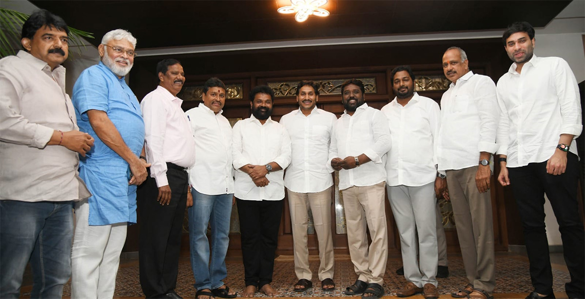 YS Jagan Attends Konda Suryapratap Reddy Wedding22