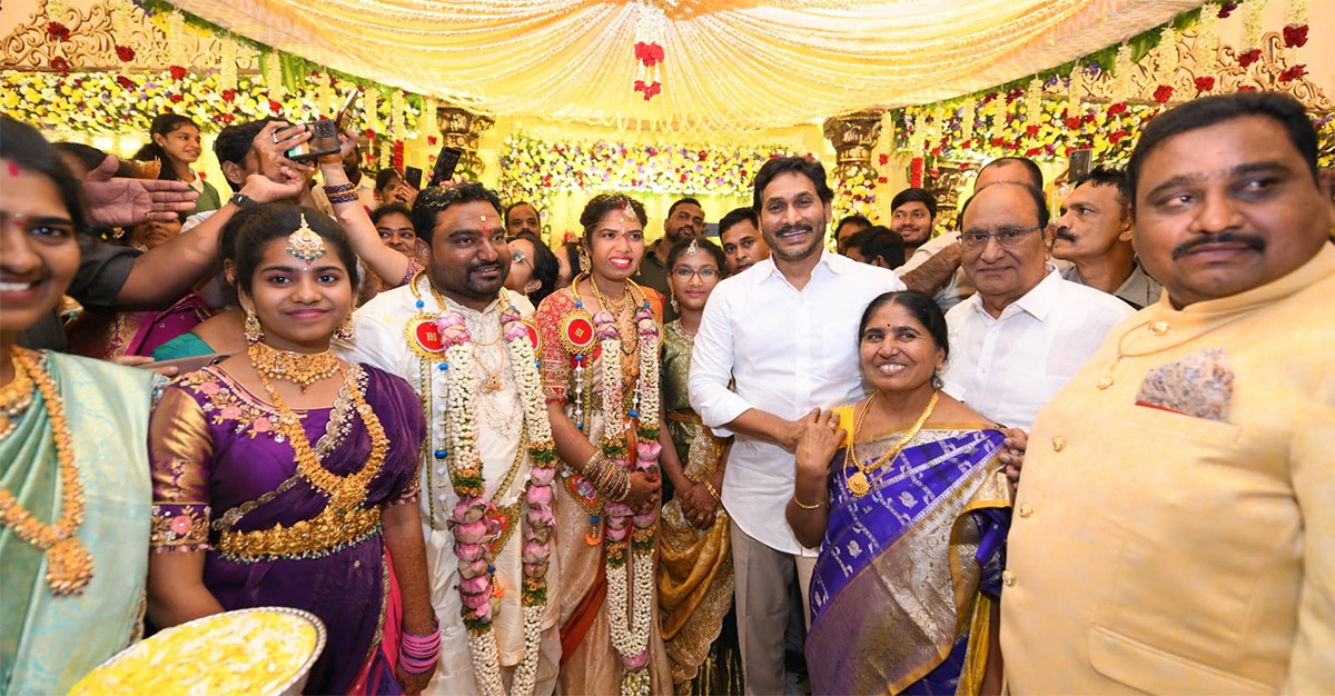 YS Jagan Attends Konda Suryapratap Reddy Wedding4