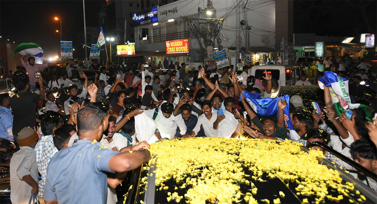 YS Jagan Attends Konda Suryapratap Reddy Wedding8