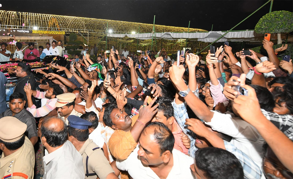 YS Jagan Attends Konda Suryapratap Reddy Wedding9