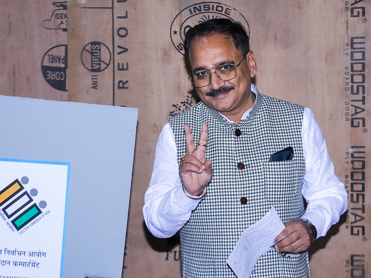 Polling booth during the Delhi Assembly elections in New Delh Photos9