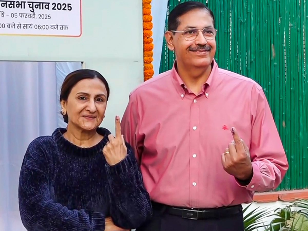 Polling booth during the Delhi Assembly elections in New Delh Photos16