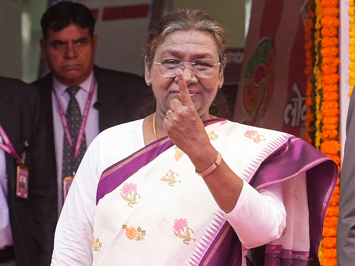 Polling booth during the Delhi Assembly elections in New Delh Photos6