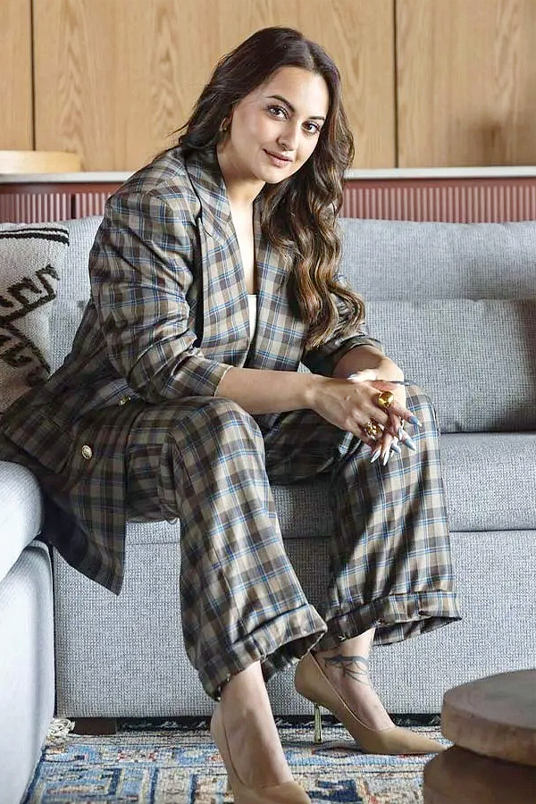 Sonakshi Sinha sells Bandra West apartment for over Rs 22 Crore.Check out The pictures18