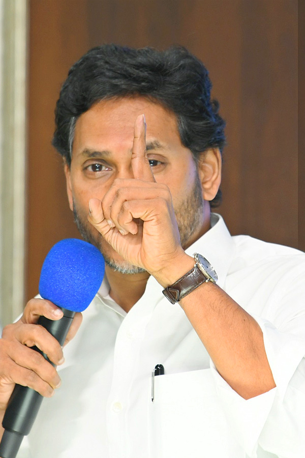 YS Jagan Key Meeting With Vijayawada YSRCP Corporators Photos4