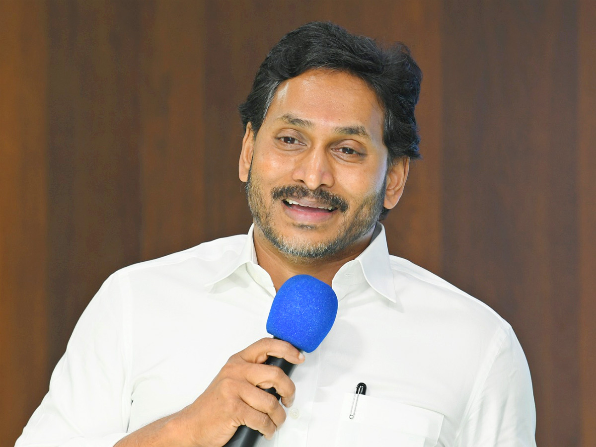 YS Jagan Key Meeting With Vijayawada YSRCP Corporators Photos12