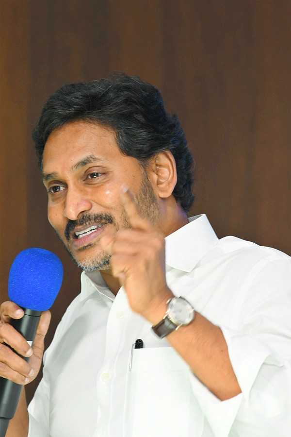 YS Jagan Key Meeting With Vijayawada YSRCP Corporators Photos16