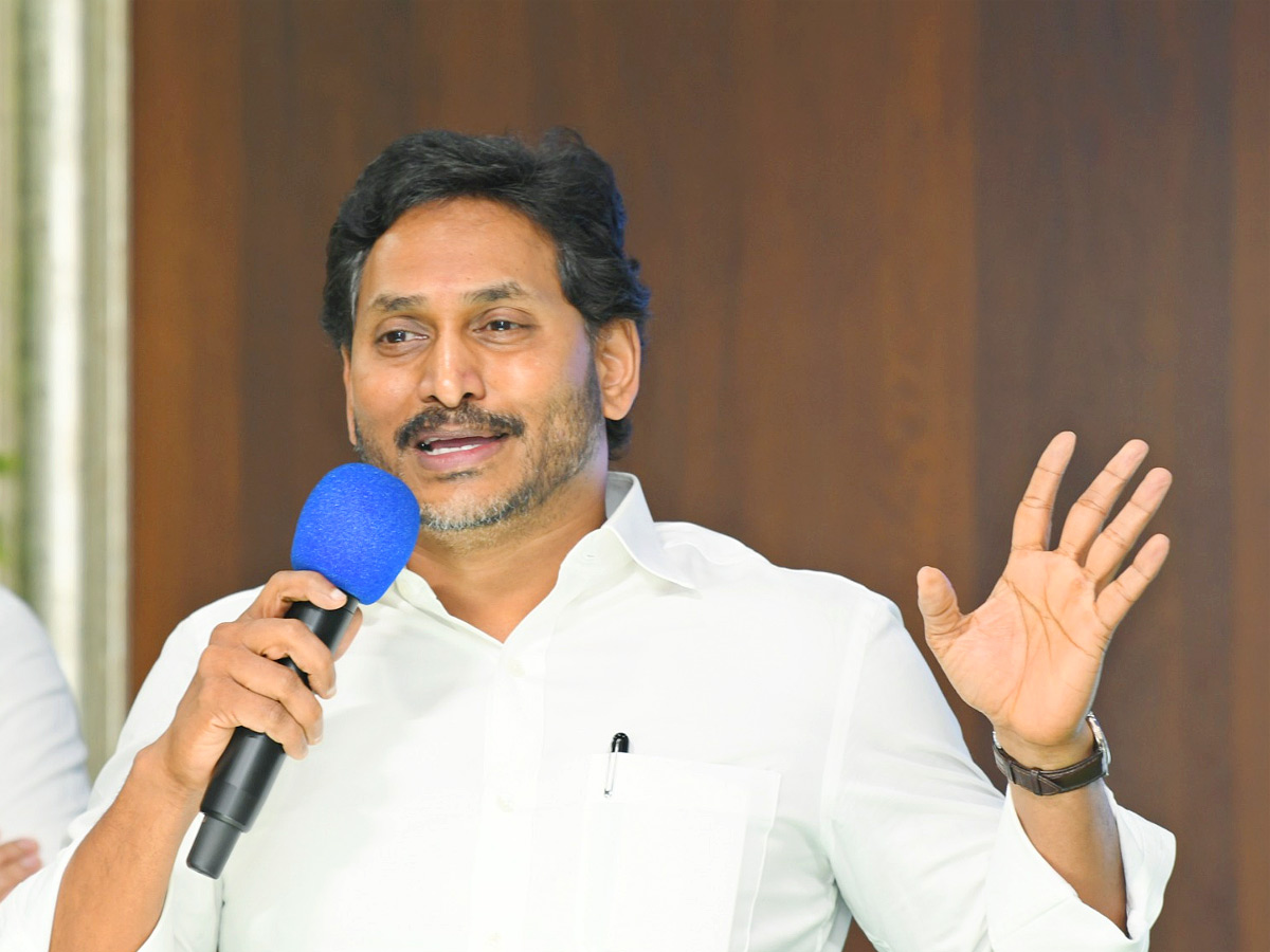 YS Jagan Key Meeting With Vijayawada YSRCP Corporators Photos17