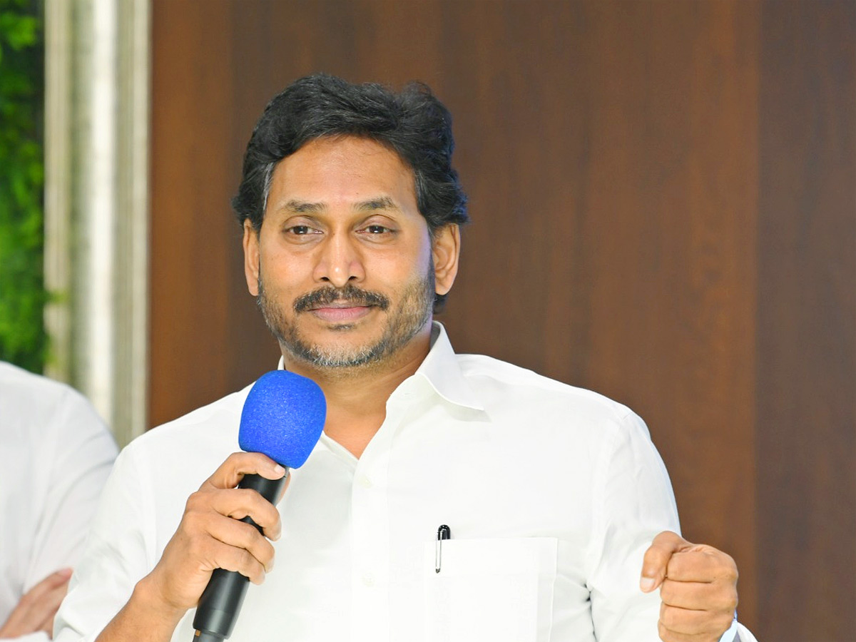 YS Jagan Key Meeting With Vijayawada YSRCP Corporators Photos20