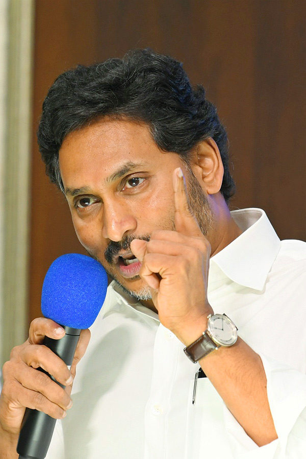 YS Jagan Key Meeting With Vijayawada YSRCP Corporators Photos6