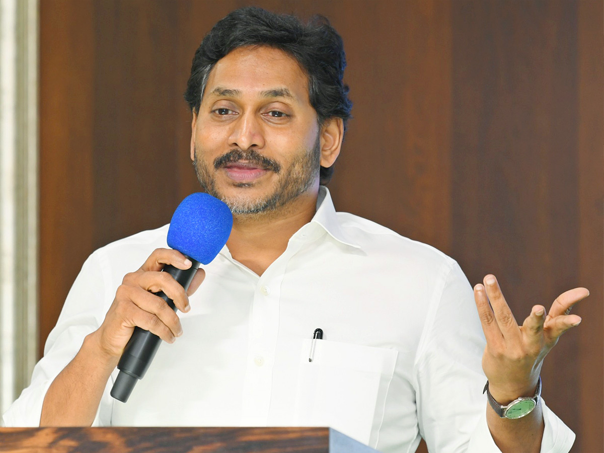 YS Jagan Key Meeting With Vijayawada YSRCP Corporators Photos8