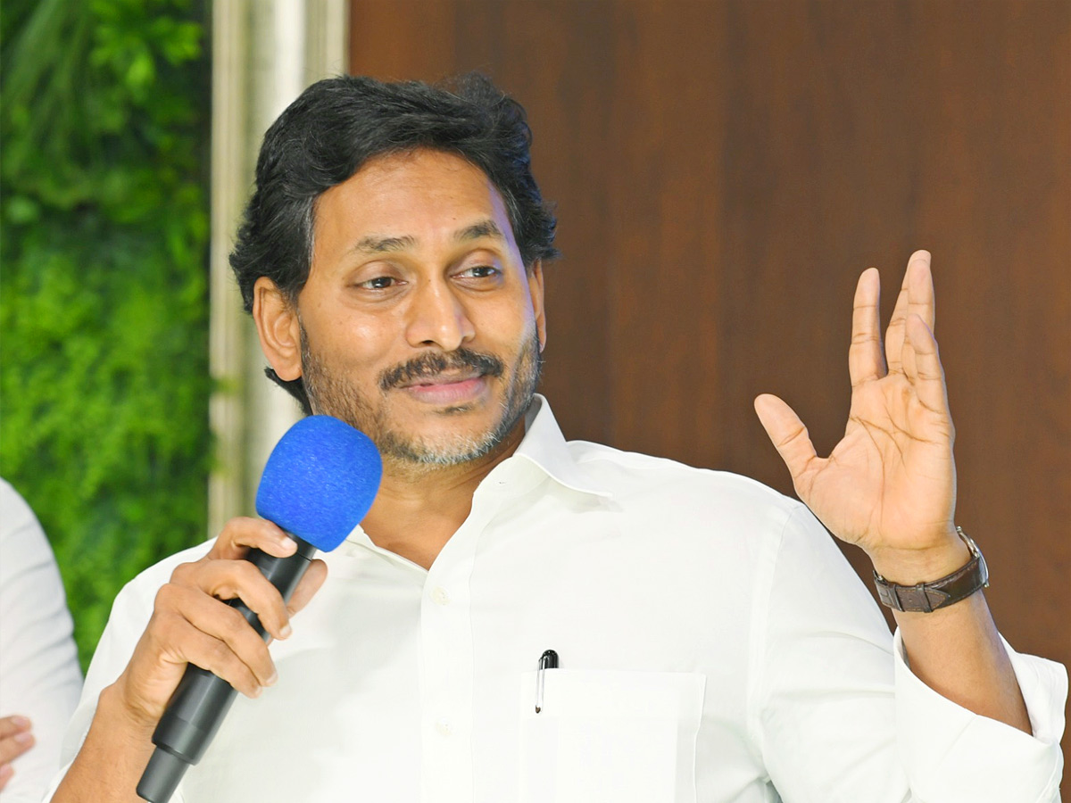 YS Jagan Key Meeting With Vijayawada YSRCP Corporators Photos9