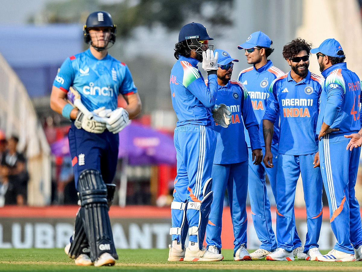 1st ODI: India beat England by 4 wickets Photos11