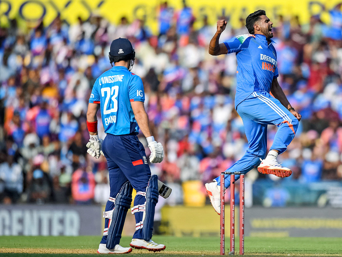 1st ODI: India beat England by 4 wickets Photos14