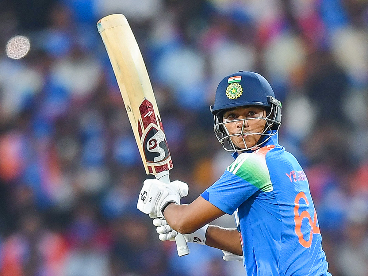 1st ODI: India beat England by 4 wickets Photos8