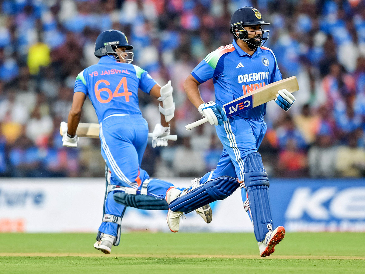 1st ODI: India beat England by 4 wickets Photos9