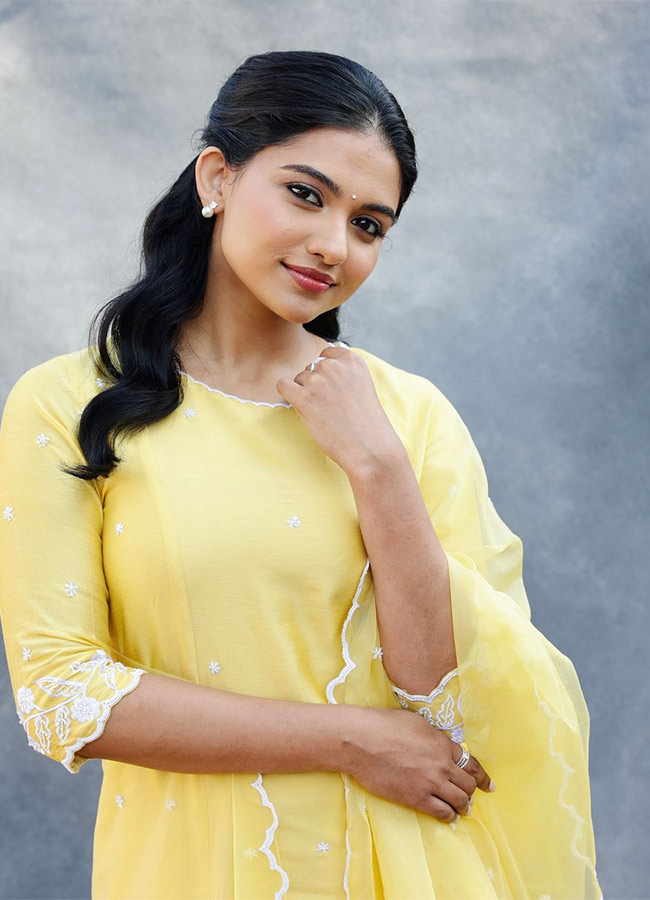 Actress Mamitha Baiju latest photos10