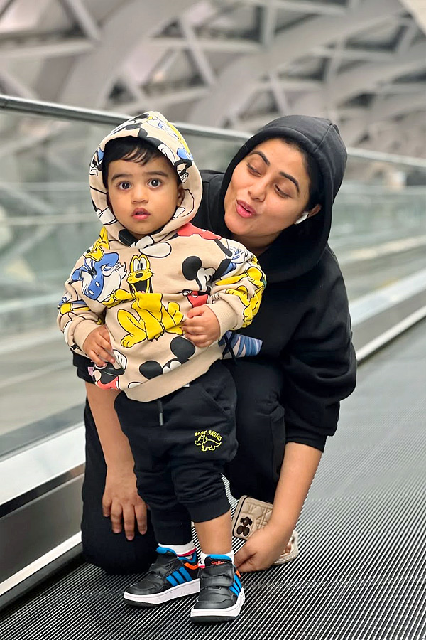 Dasara Actress Poorna Drops Adorable Pictures With Son Photos3