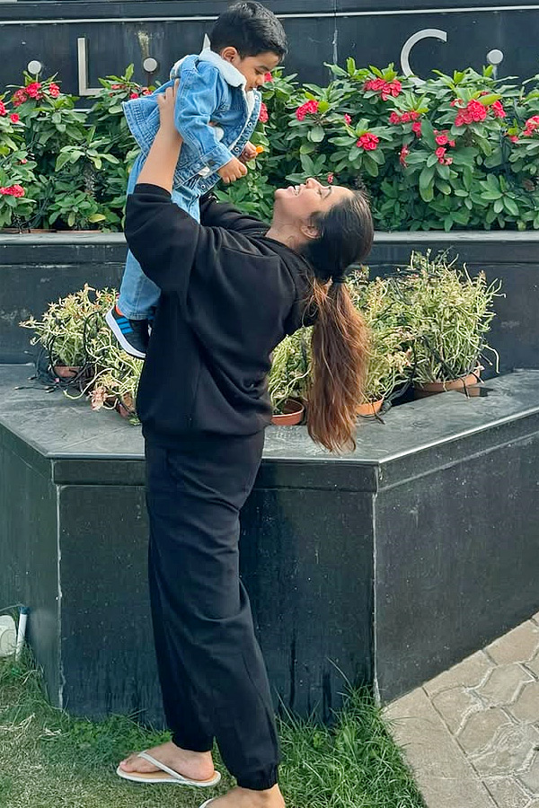 Dasara Actress Poorna Drops Adorable Pictures With Son Photos4