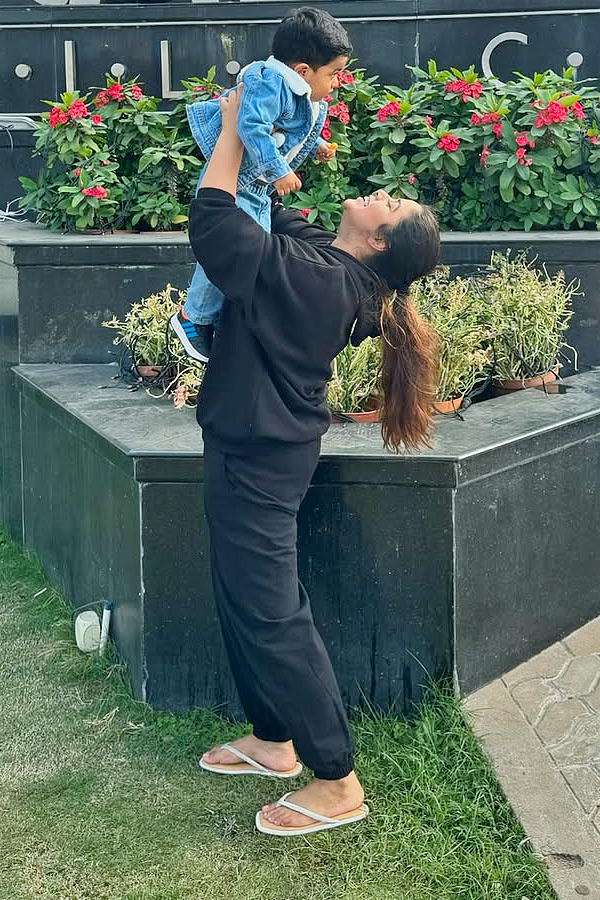 Dasara Actress Poorna Drops Adorable Pictures With Son Photos6