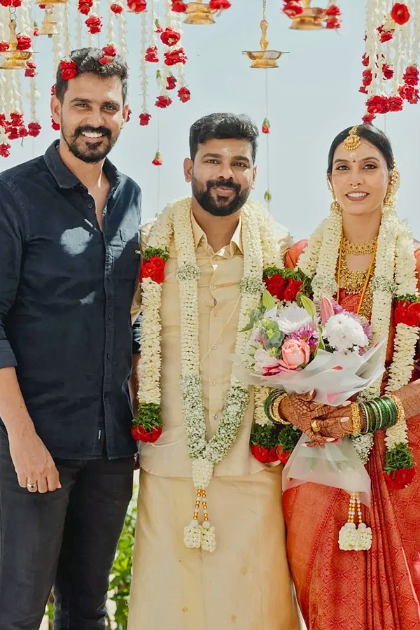 Hero karthi Attends cinematographer Thamizhazhagan Beach Style Wedding Photos8