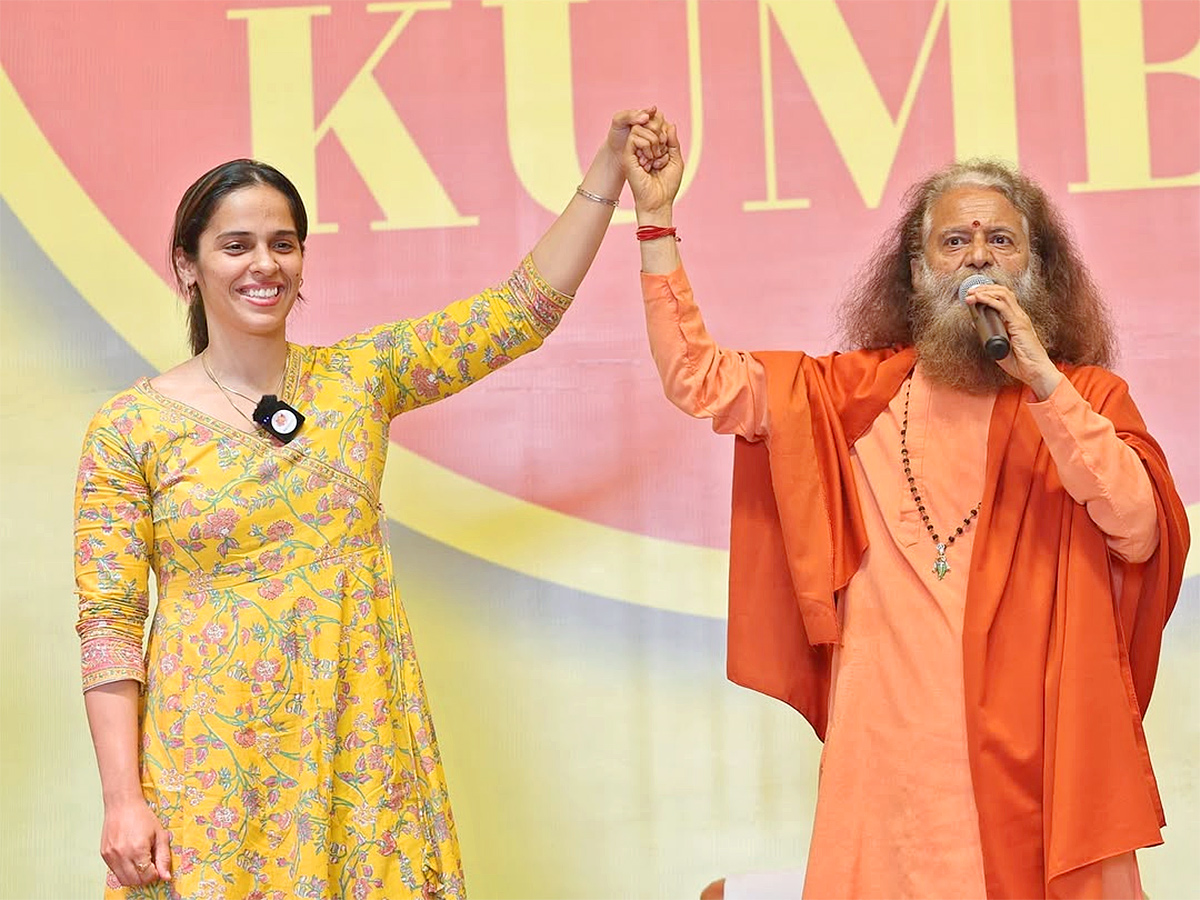 Saina Nehwal visited the ongoing Maha Kumbh13