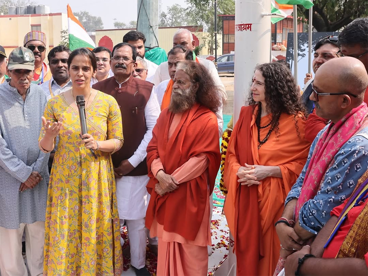 Saina Nehwal visited the ongoing Maha Kumbh5