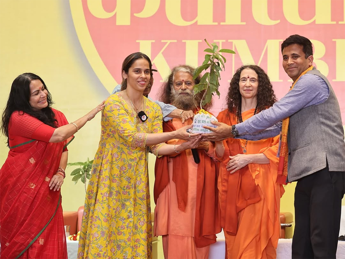 Saina Nehwal visited the ongoing Maha Kumbh7