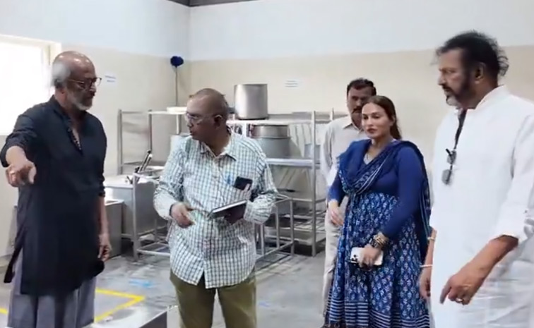 Super Star Rajinikanth And His Daughter Aishwarya Visited Tirupathi MOhan Babu University Photos12