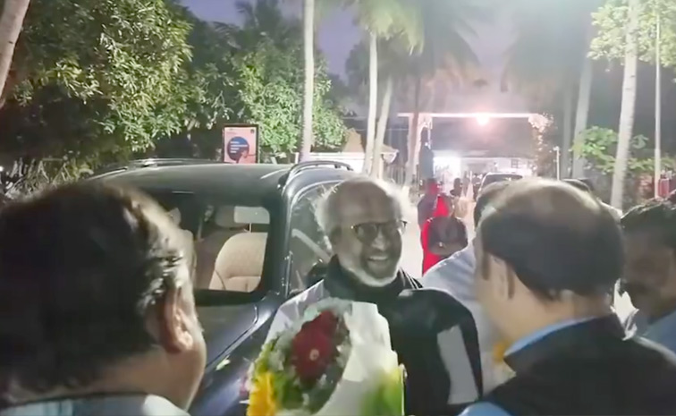 Super Star Rajinikanth And His Daughter Aishwarya Visited Tirupathi MOhan Babu University Photos4