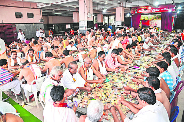 షూటింగ్‌ బాల్‌లో విద్యార్థినికి బంగారు పతకం 2