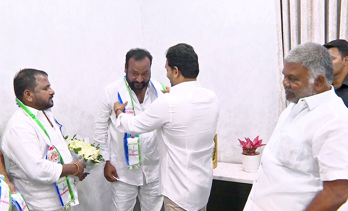 Congress Leader Sailajanath Joins YSRCP Photos13