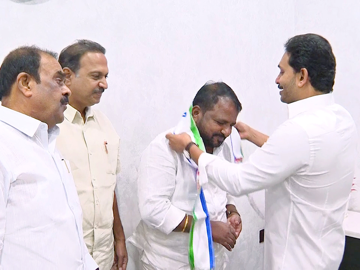 Congress Leader Sailajanath Joins YSRCP Photos15