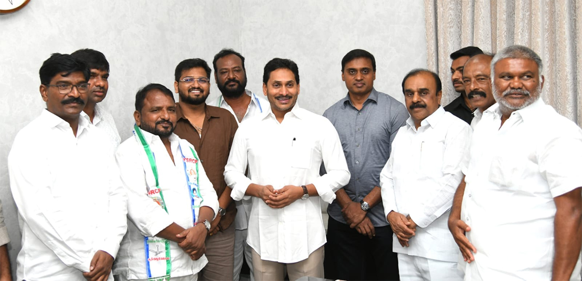 Congress Leader Sailajanath Joins YSRCP Photos4