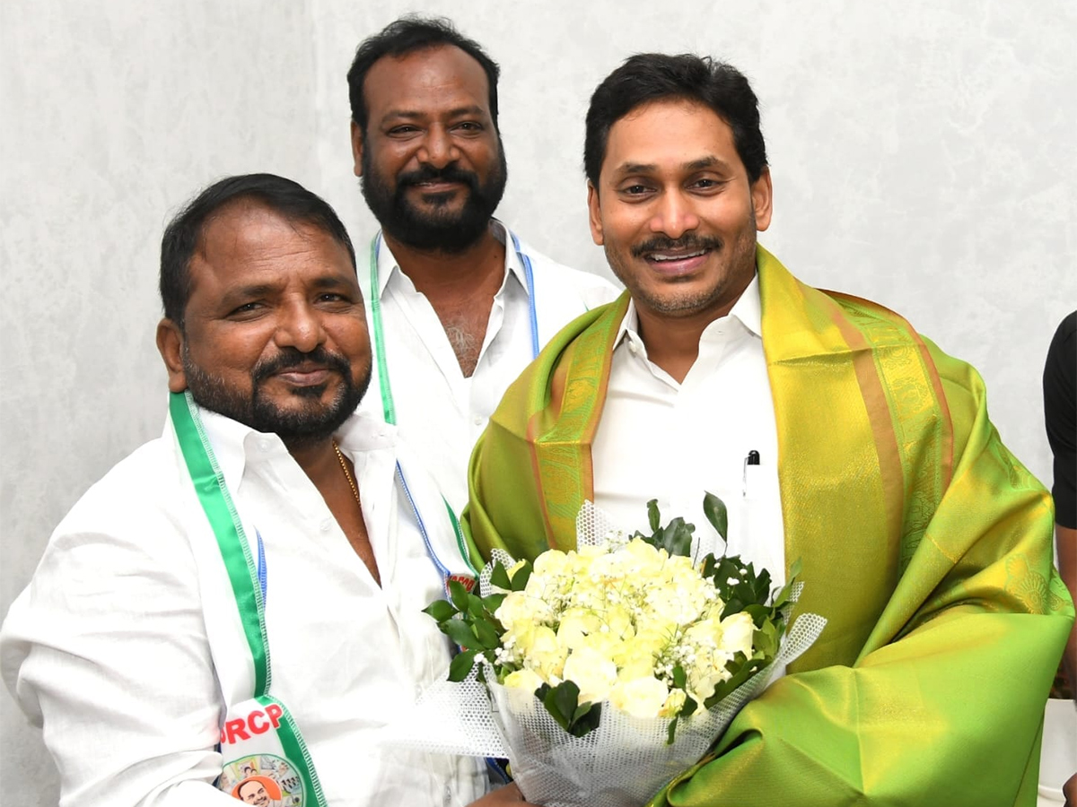 Congress Leader Sailajanath Joins YSRCP Photos5