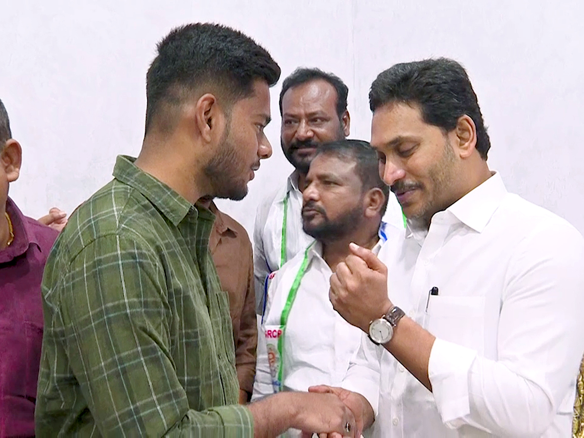 Congress Leader Sailajanath Joins YSRCP Photos8