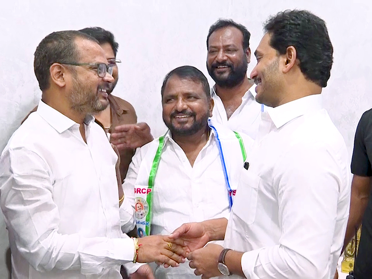 Congress Leader Sailajanath Joins YSRCP Photos9