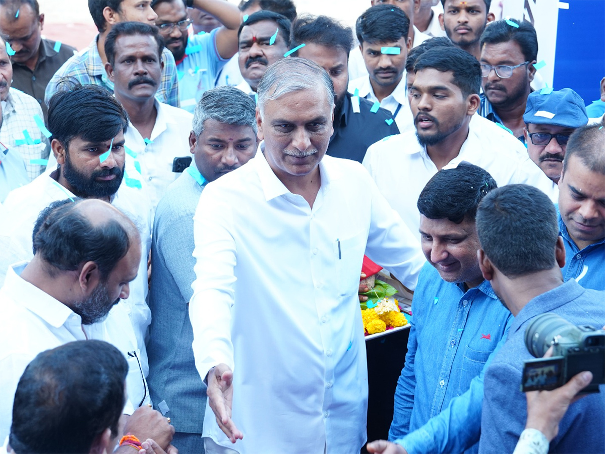 Hyderabad: Harish Rao inaugurates Arjun TVS Showroom 3