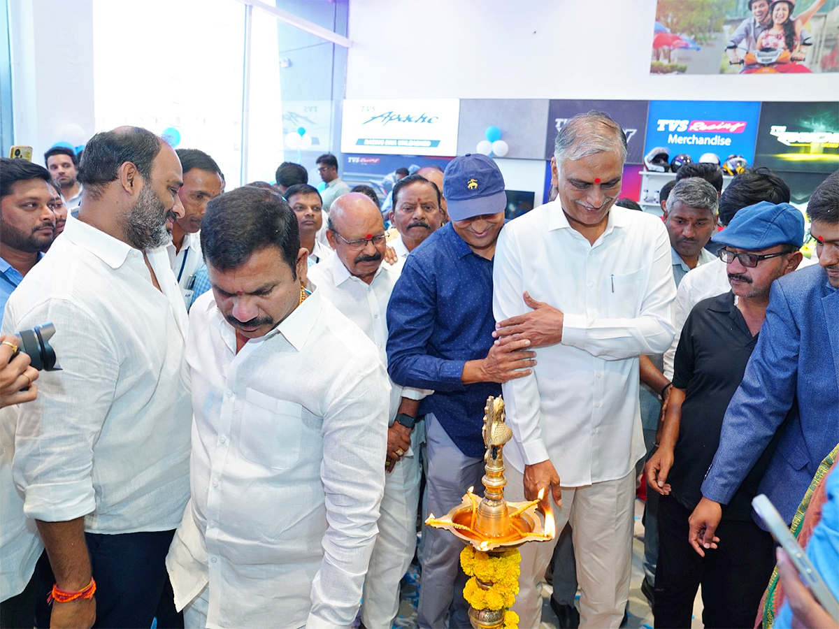 Hyderabad: Harish Rao inaugurates Arjun TVS Showroom 5