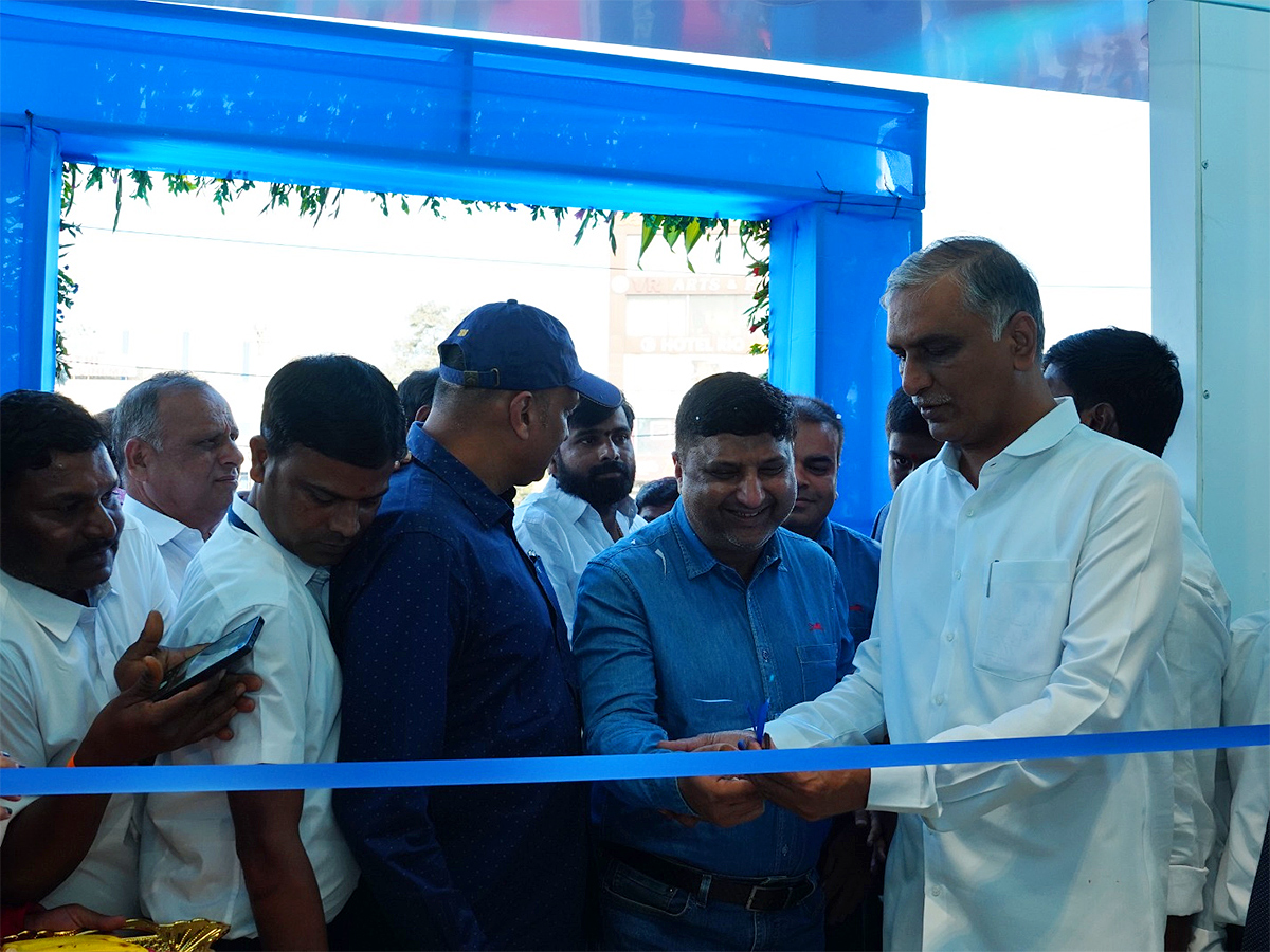 Hyderabad: Harish Rao inaugurates Arjun TVS Showroom 6