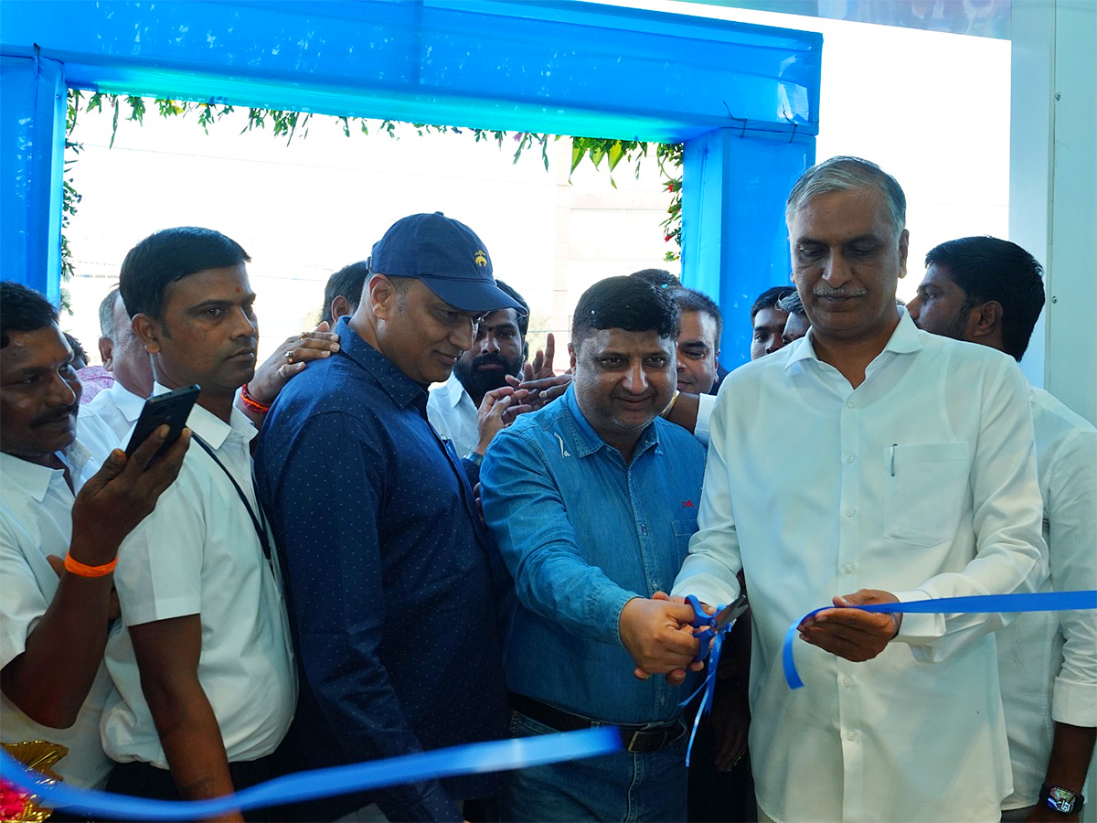 Hyderabad: Harish Rao inaugurates Arjun TVS Showroom 7