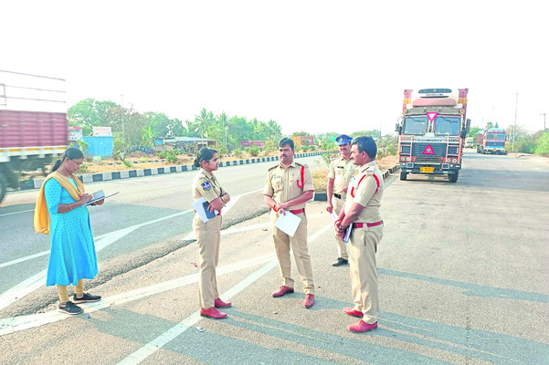 ‘చట్టాలపై అవగాహన పెంచుకోవాలి’
3