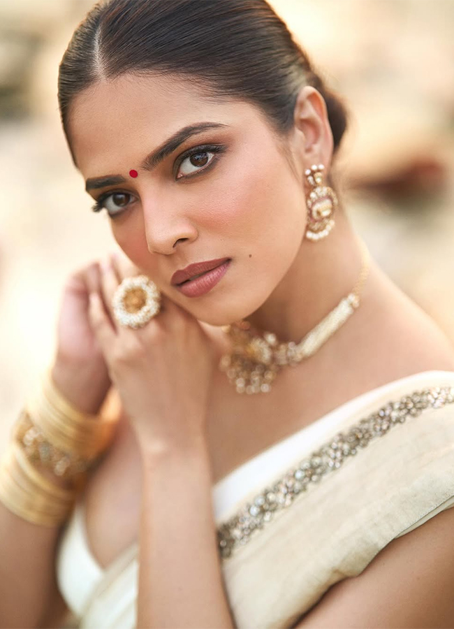 Actress Malavika Mohanan latest photos19